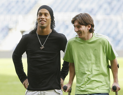 足协杯夺冠次数排名：山东8次居首，国安5次独居次席（足协杯夺冠次数榜：山东8冠领跑，国安以5冠独占次席）