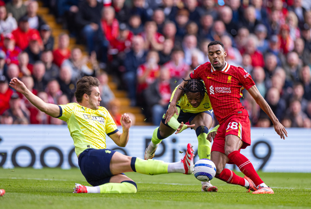 记者：申花今天下午飞赴天津，于汉超、戴伟浚等人随队出征（记者：申花今日下午飞往天津，于汉超、戴伟浚等随队出发）