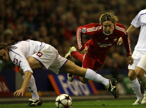 CBA：新疆队再下一城 客场击败青岛（CBA：新疆客场力克青岛 再添一胜）