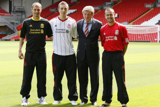 皇马客战塔拉维亚首发：姆巴佩领衔，恩德里克出战（皇马客场挑战塔拉维亚首发名单：姆巴佩领军，恩德里克亮相）