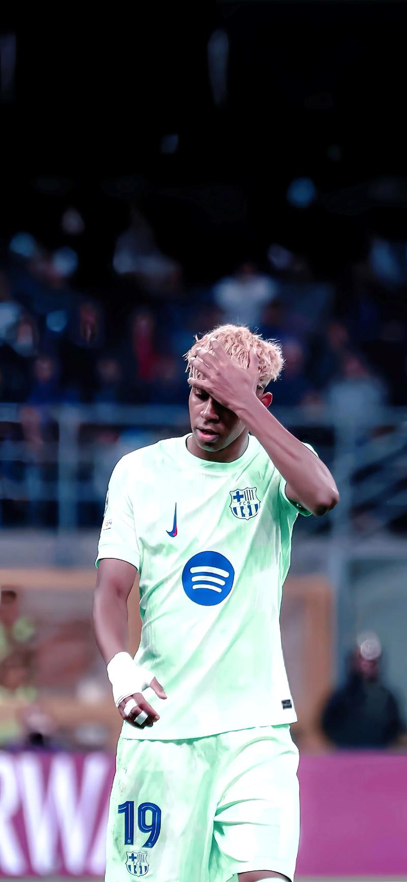 感谢俱乐部，U16国少球员身穿各自俱乐部训练服拍摄全家福（U16国少全家福：球员穿各自俱乐部训练服致谢俱乐部）